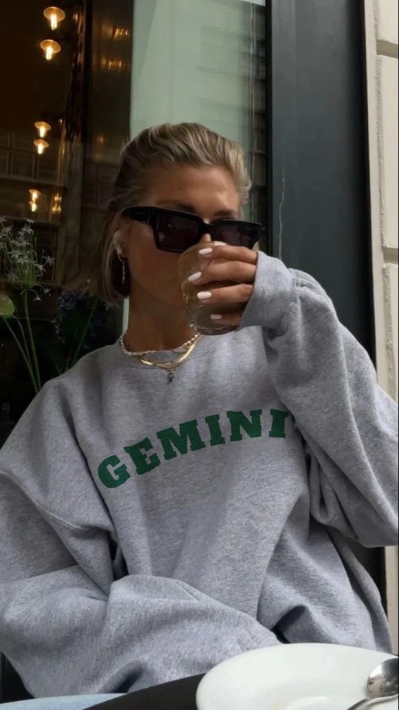 Sweatshirt