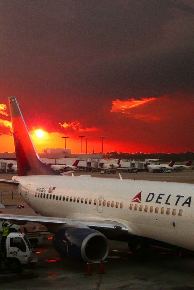 Delta Flight DL275 Diverted Lax