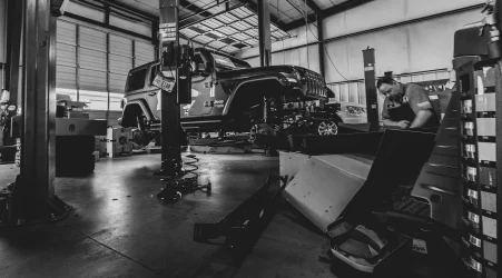 Your Car’s Glow-Up in the UAE: How to Choose the Right Auto Service